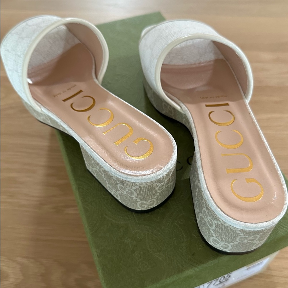 Gucci GG Supreme Canvas Slide Sandal (White, size 38) - Picture 11 of 12
